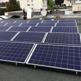 Panneau photovoltaique sur toit batiment à Vilaines la Juhel en Mayenne inno watt energie